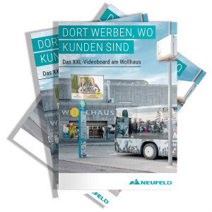 Das Bild zeigt einen Stapel mit Broschüren über das Videoboard am Wollhaus in Heilbronn. Schalten Sie Ihre Werbung dort, wo Kunden sind!